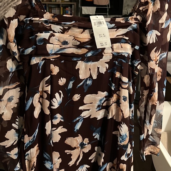 ❌SOLD❌ Abercrombie & Fitch | Long-Sleeve Ruched Bodice Midi Dress (Petite) - Picture 4 of 4